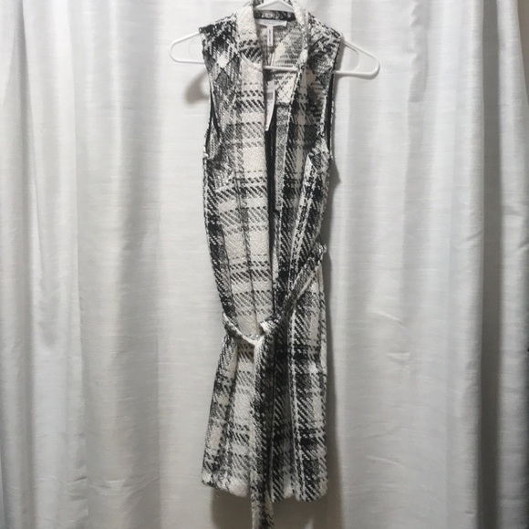 BCBG Heavyweight Plaid Sleeveless Trench - Picture 3 of 6